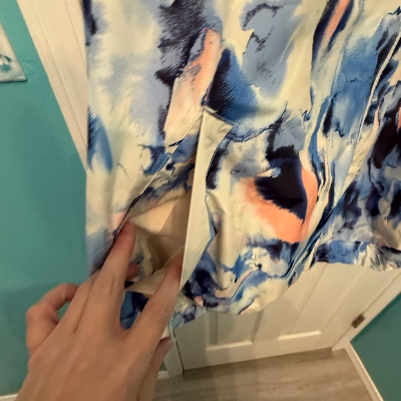 Women’s Hooded WindBreaker - Picture 3 of 7